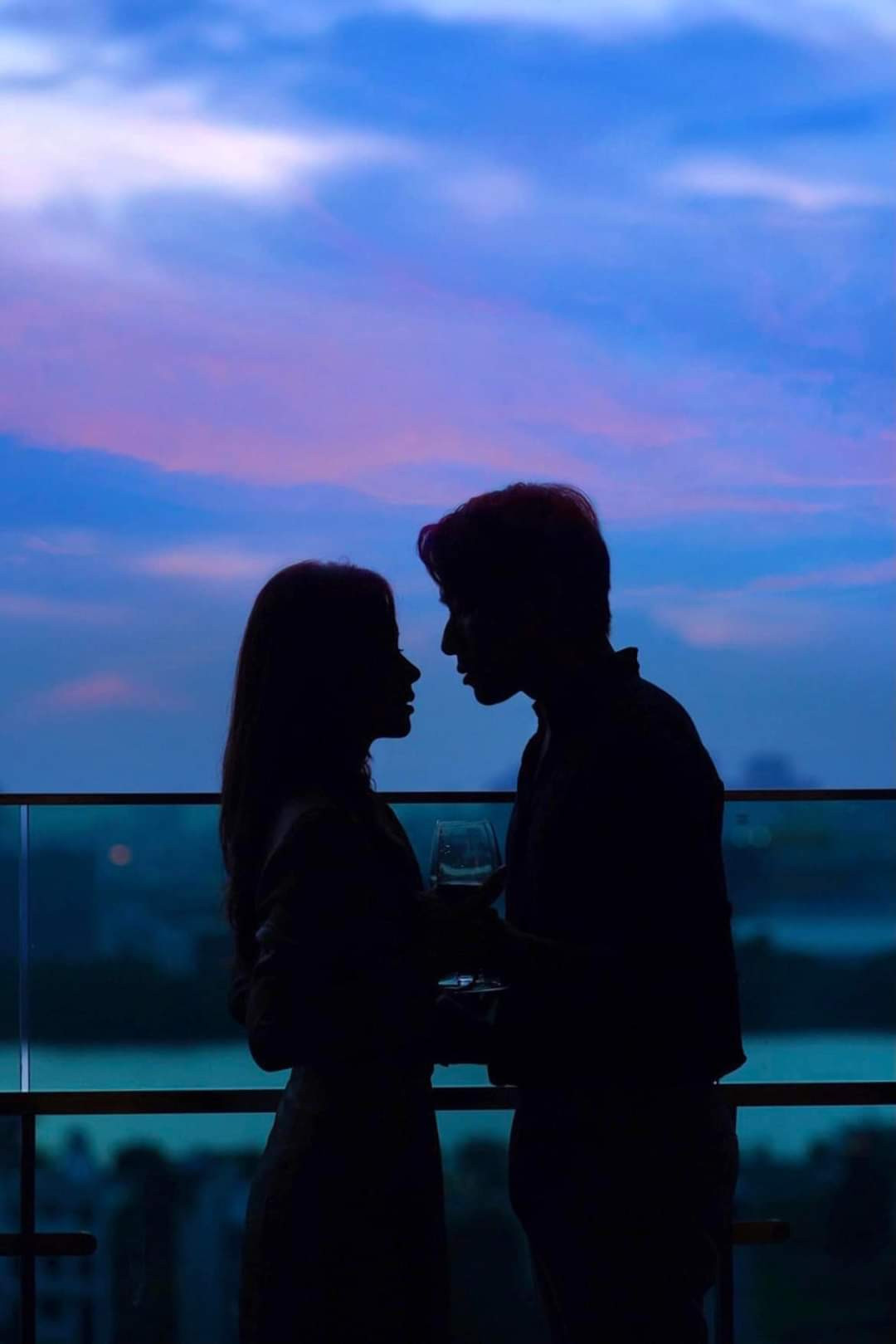 Midu đăng ảnh tình tứ với bạn diễn.