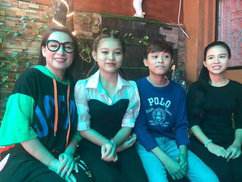 3 con nuoi Phi Nhung sang My hat, Ho Van Cuong 