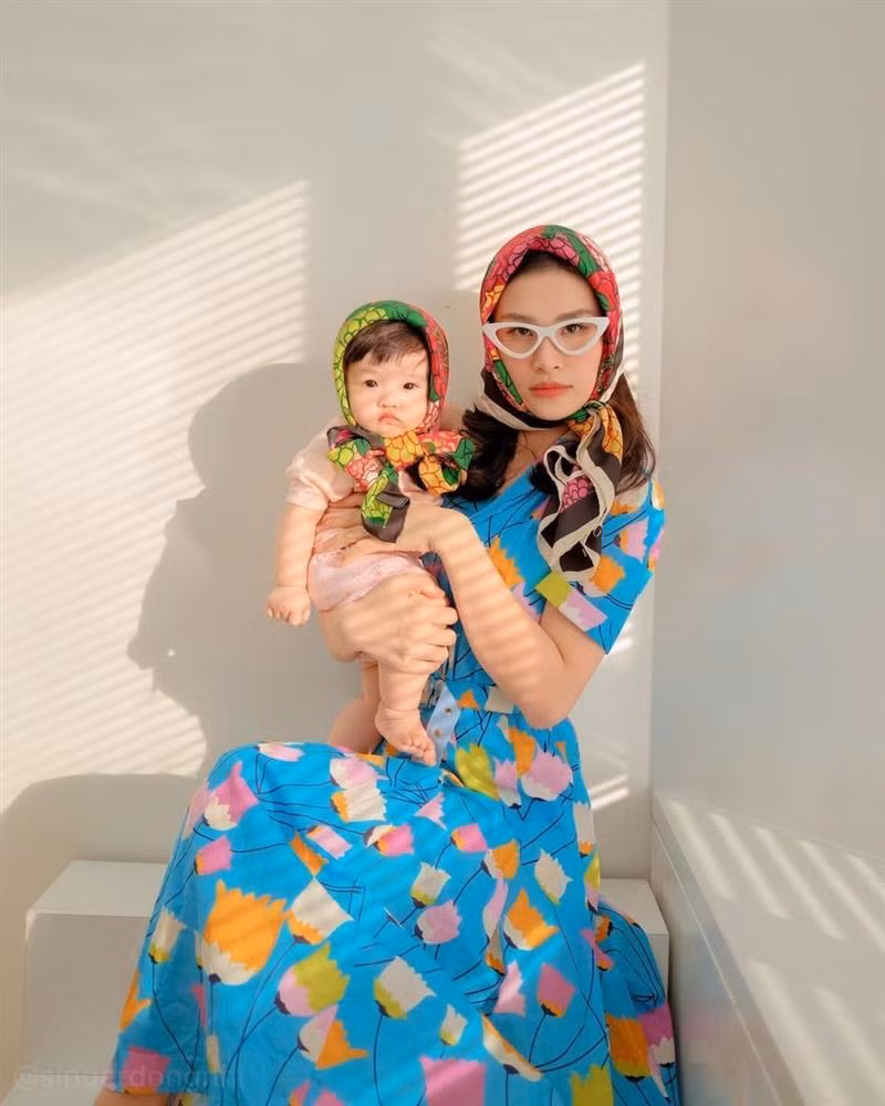 ...hay khăn Gucci để chụp ảnh thời trang.