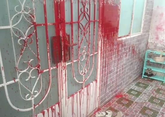 Nhà Trang Trần bị ném mắm tôm sau vụ chỉ trích Hồ Văn Cường? - Hình 4 Nha Trang Tran bi nem mam tom sau vu chi trich Ho Van Cuong?-Hinh-4