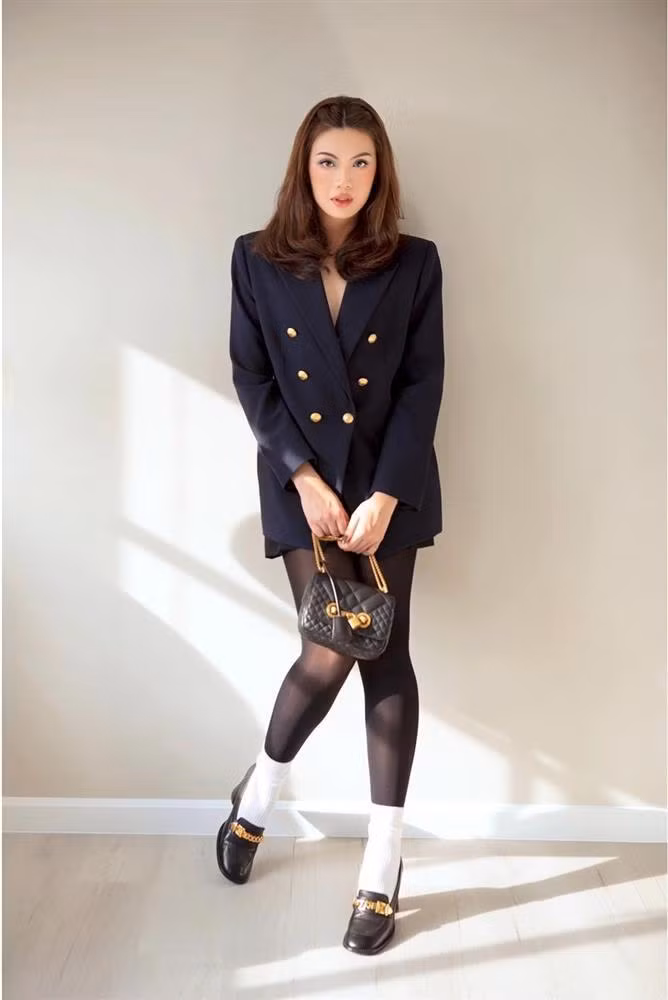 Khi mới comeout, ca sĩ Đào Bá Lộc vướng phải rất nhiều phản ứng tiêu cực từ phía netizen. Tuy nhiên càng ngày, sự lột xác quyến rũ cùng tính cách đáng yêu đã chinh phục được trái tim của dân mạng.