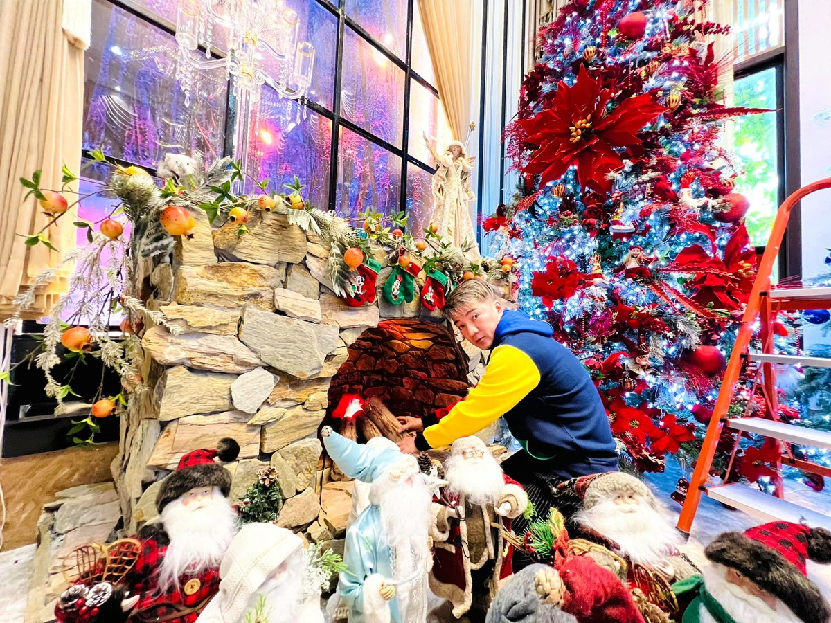 Đàm Vĩnh Hưng trang hoàng nhà cửa đón Noel sớm.