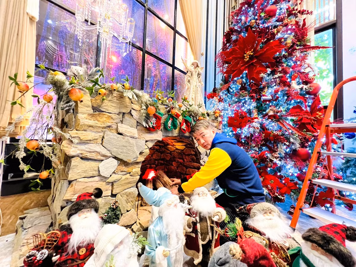 Đàm Vĩnh Hưng trang hoàng nhà cửa đón Noel sớm.