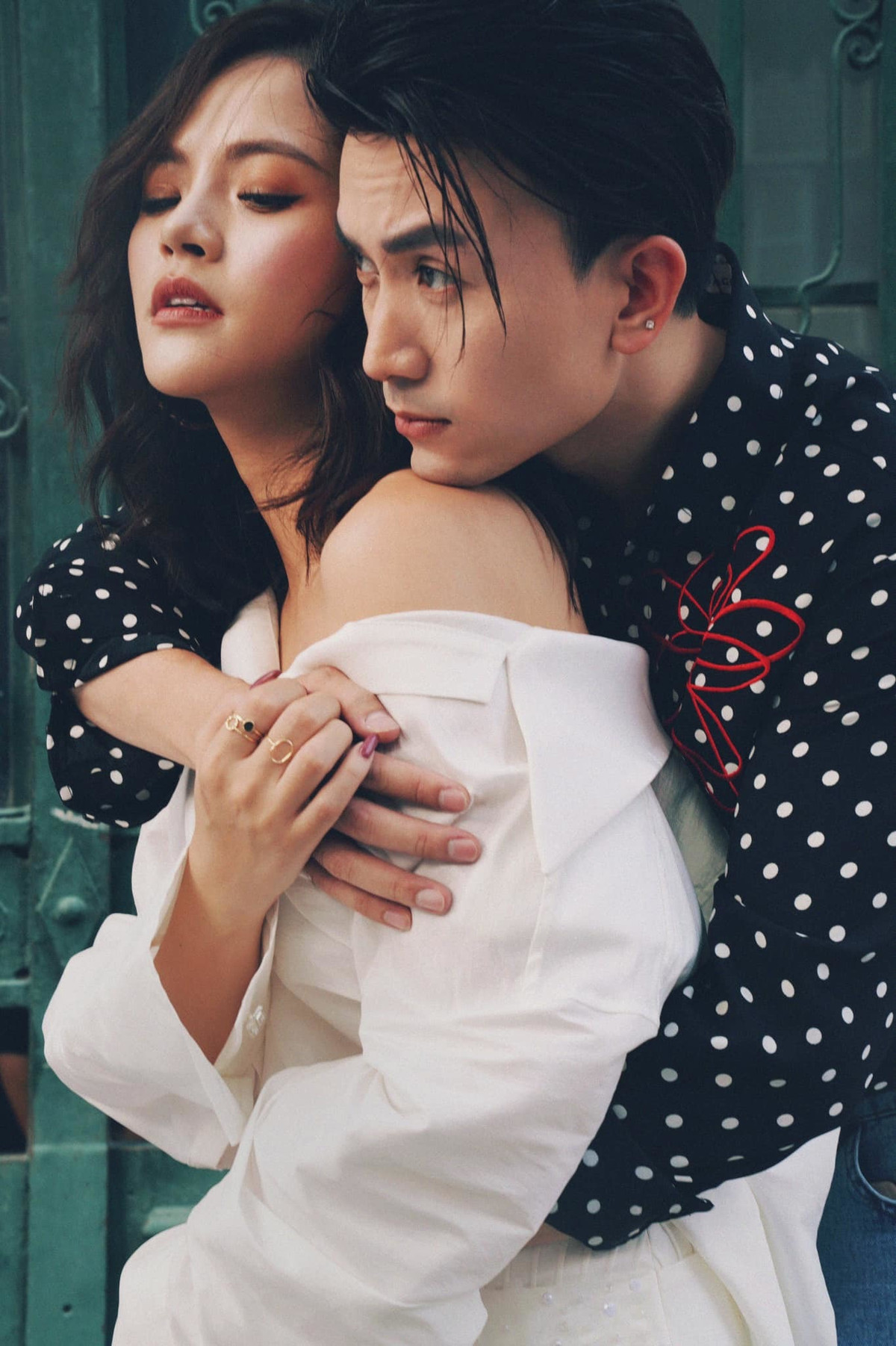 Nhân dịp bộ phim "Hương vị tình thân" kết thúc, diễn viên Thu Quỳnh và Anh Vũ đã thực hiện một bộ ảnh kỷ niệm gửi tặng khán giả.