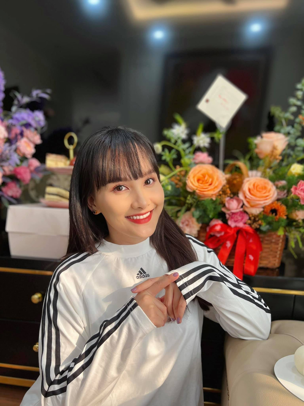 "Mưa gió ở đâu chứ bên em toàn nắng đây này", diễn viên Bảo Thanh vui vẻ.