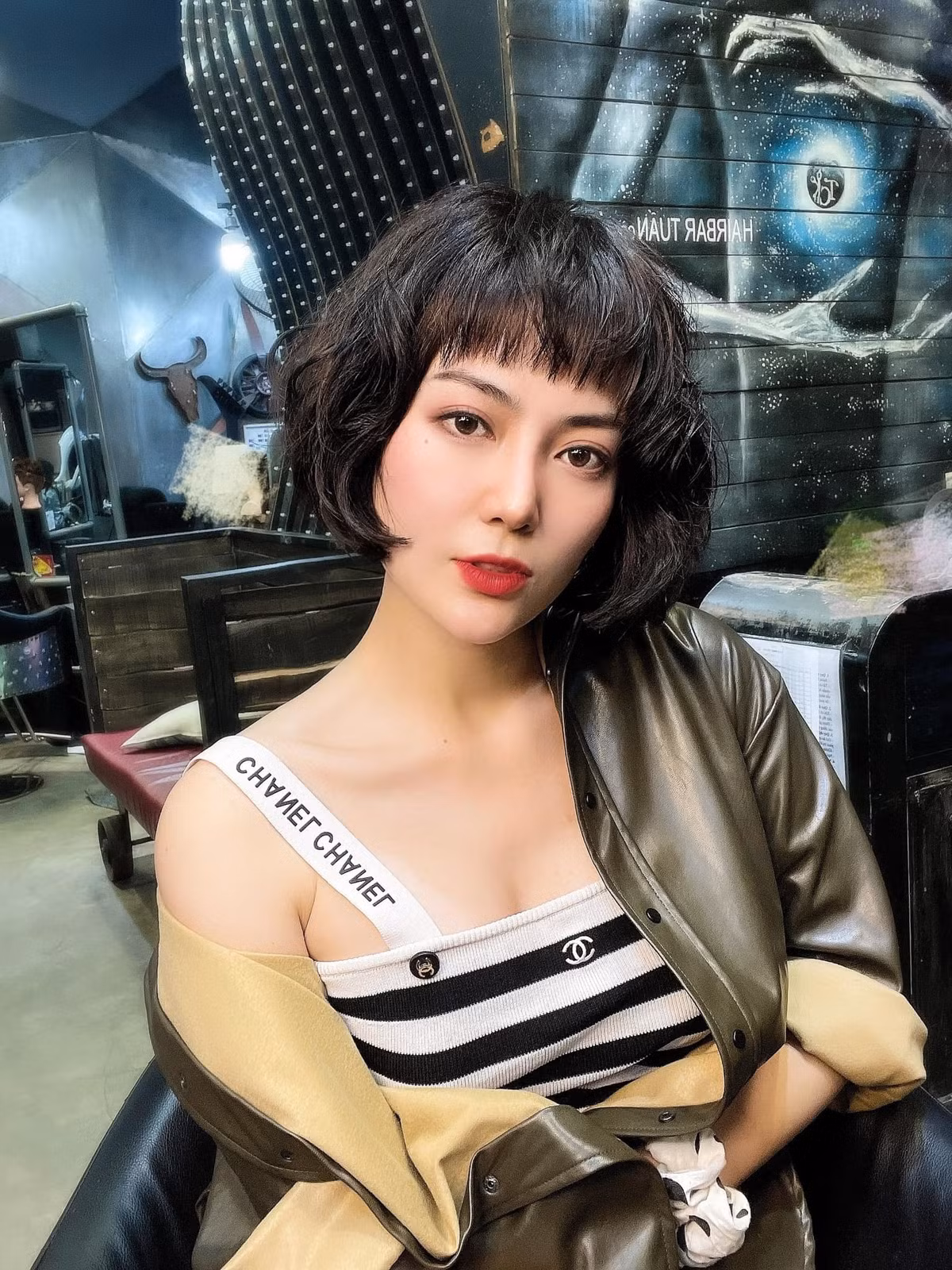 Diễn viên Thanh Hương đổi kiểu tóc ngắn trẻ trung.