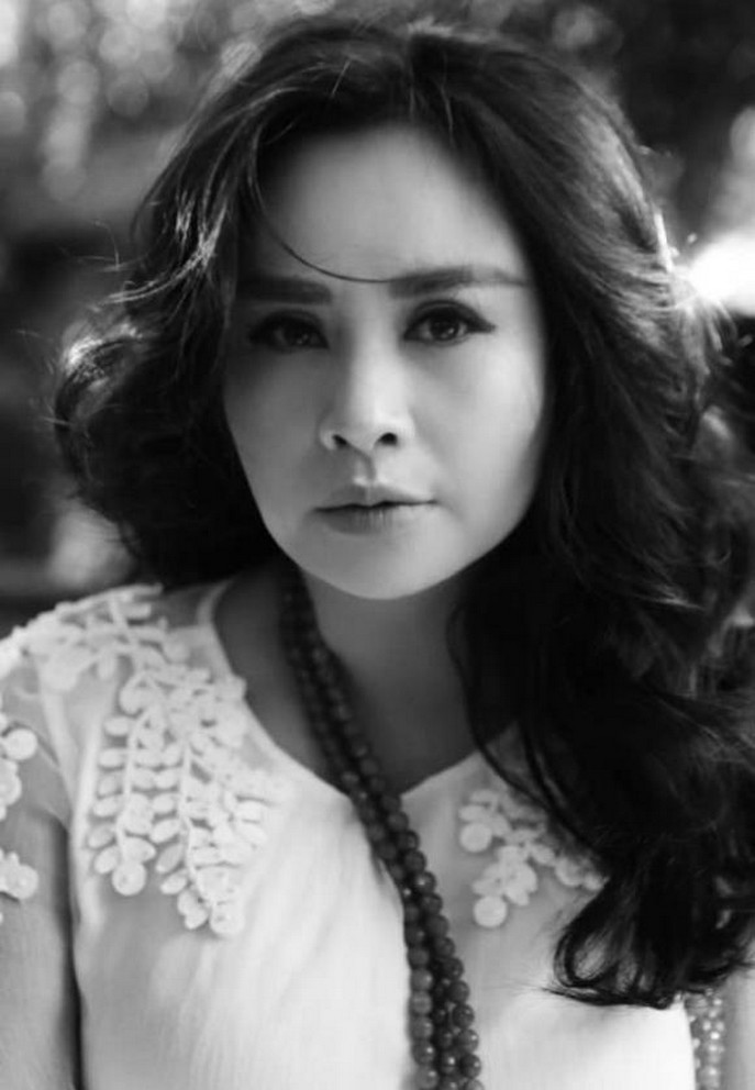 Diva Thanh Lam khoe nhan sắc mặn mà với ảnh đen trắng.