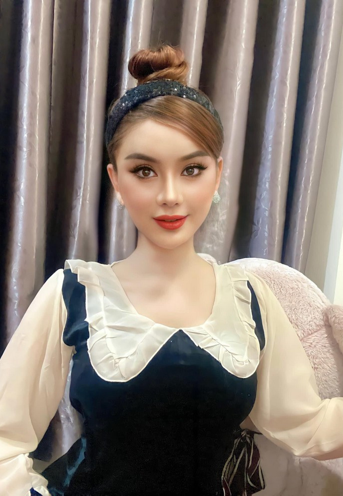 Lâm Khánh Chi thần sắc tươi tắn sau khi đã khỏi Covid-19.