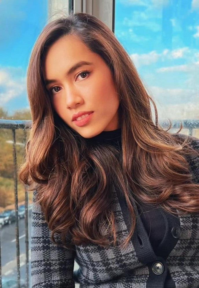 Á hậu Vũ Hoàng My tranh thủ dạo chơi sau khi hoàn thành nhiệm vụ dẫn đàn em Kim Duyên đi thi Miss Universe.