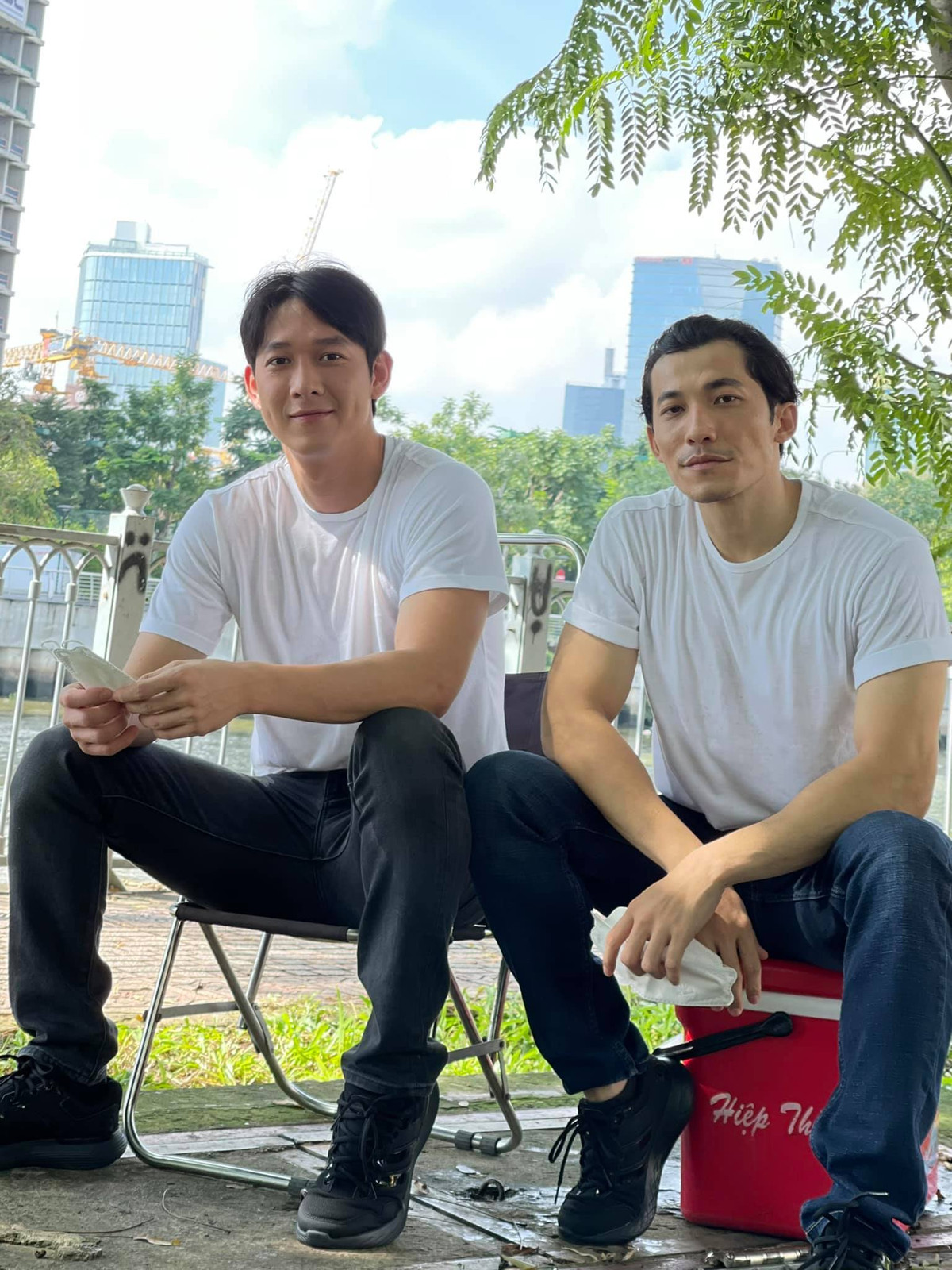 Song Luân than mặt béo ú khi đi làm lại sau kỳ nghỉ dịch.