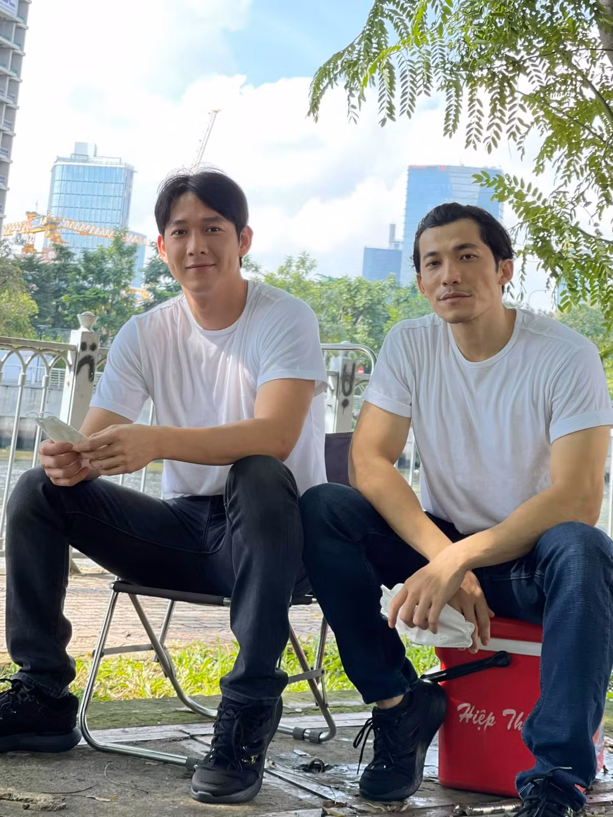 Song Luân than mặt béo ú khi đi làm lại sau kỳ nghỉ dịch.