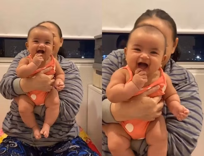 Điệu cười của bé Moon - con gái Võ Hạ Trâm khiến ai nấy cưng xỉu, chịu sao nổi đây.