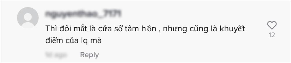 Tuy nhiên fan lâu năm lại khẳng định đôi mắt là khuyết điểm của Lệ Quyên. Thực chất, đã từ lâu, khán giả luôn quen với một Lệ Quyên gắn liền với những bài nhạc xưa, bolero đằm thắm. Để phù hợp với dòng nhạc mà mình gắn bó, giọng ca sinh năm 1981 gần như "đóng đinh" với trang phục kiểu cách và đặc biệt là layout trang điểm cổ điển như những quý cô Hongkong đầu thế kỷ 20. Dẫu vậy, việc tô vẽ cầu kỳ lại đe dọa đến sức khoẻ đôi mắt Lệ Quyên.