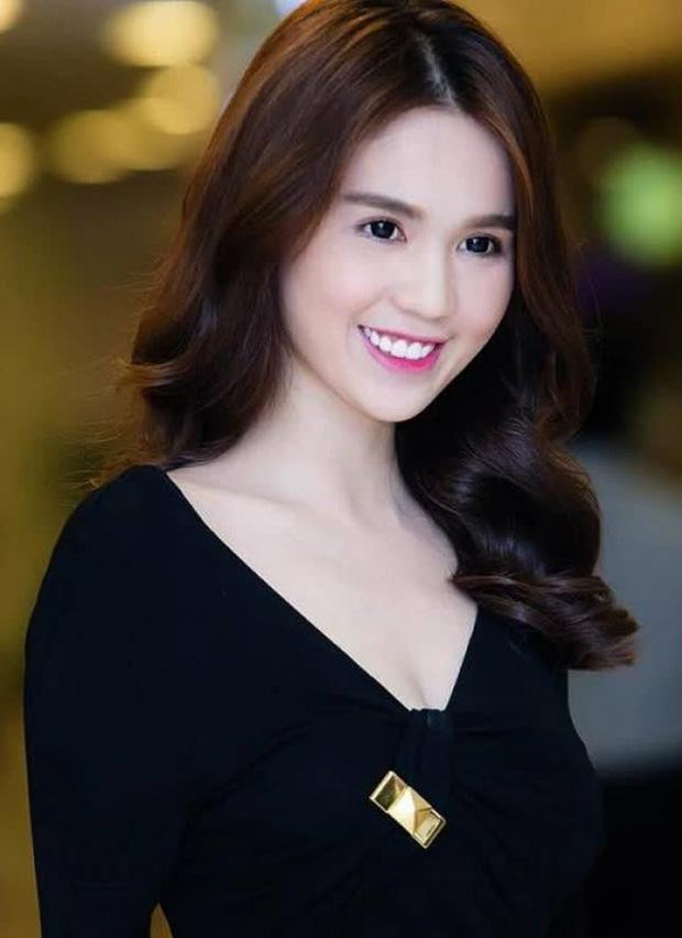 Mốt đánh son lòng môi đương nhiên không phải chìa khoá dẫn Ngọc Trinh tới cánh cửa của sự sang chảnh.