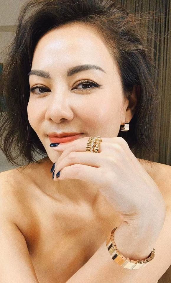 Phụ nữ lộng lẫy nhất khi họ yêu chính bản thân mình", Thu Minh tâm niệm.