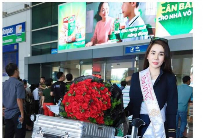 Phải thừa nhận, trên gương mặt của Kỳ Anh lộ rõ những dấu hiệu của việc can thiệp dao kéo như làn da không đồng đều, mặt đơ cứng, thiếu tự nhiên.