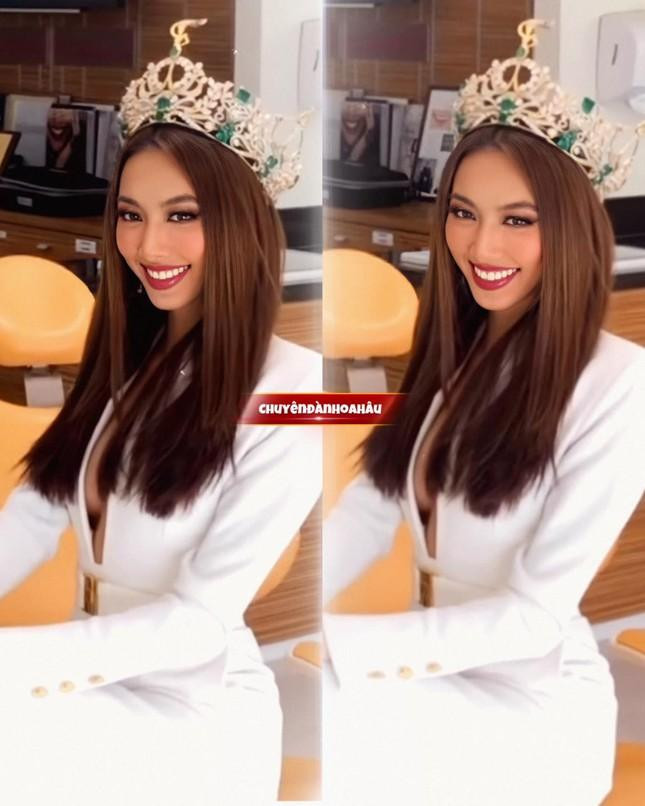 Tuy nhiên để mới lạ, cô làm thay đổi hình ảnh với kiểu tóc thẳng thanh lịch, duyên dáng.