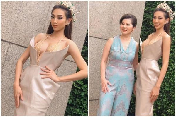 br/> Trong những ngày ở lại Thái Lan hậu đảm nhận cương vị mới Miss Grand International, Thùy Tiên liên tiếp xuất hiện với những bộ cánh "chặt chém", cắt xẻ táo bạo không kém gì hồi mới đi thi. Mới đây nhất, người đẹp một lần nữa làm dân mạng "xỉu ngang" khi xuất hiện trong buổi gặp gỡ truyền thông với vai trò Tân Miss Grand 2021.