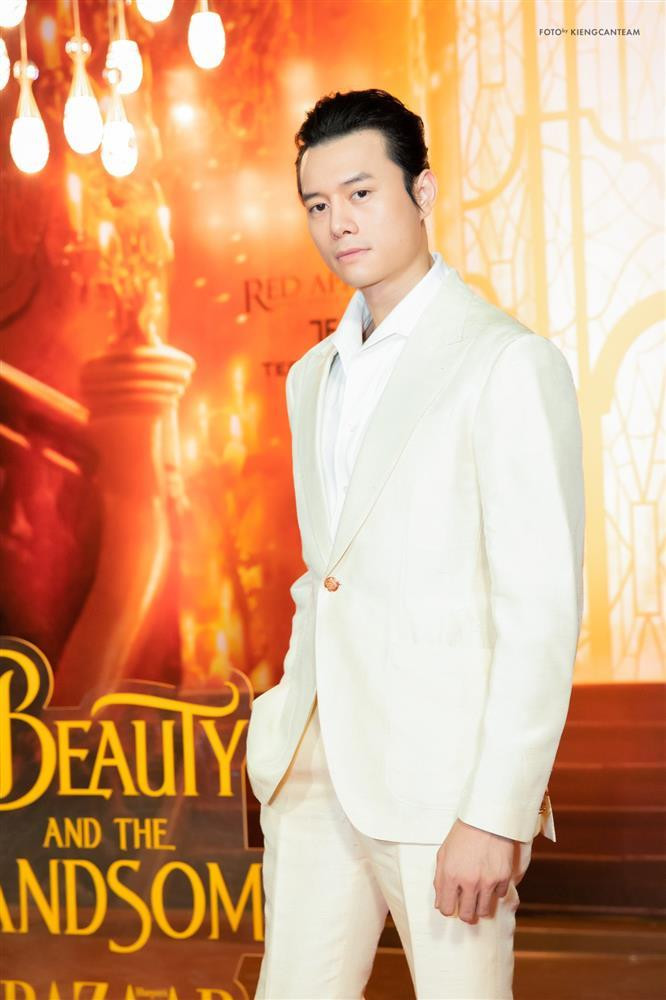 Trong khi Trương Ngọc Ánh được khen ngợi ngày càng trẻ trung, thì Anh Dũng lại có phần già dặn hơn bạn gái sau khi đổi tóc.