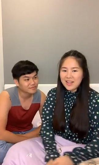 Giảm cân thành công nhưng thời gian ban đầu, Lê Phương vẫn khéo léo diện những items giấu dáng vì body chưa hoàn hảo. Tuy nhiên, những hình ảnh mới đây khiến netizen choáng váng vì nữ diễn viên đã hoàn toàn lấy lại vóc dáng nuột nà như thời son rỗi. Cô tự tin diện áo bó, áo croptop - items vốn chỉ dành cho những nàng eo phẳng, giờ đây mỹ nhân sinh năm 1985 đã hoàn toàn cân đẹp.