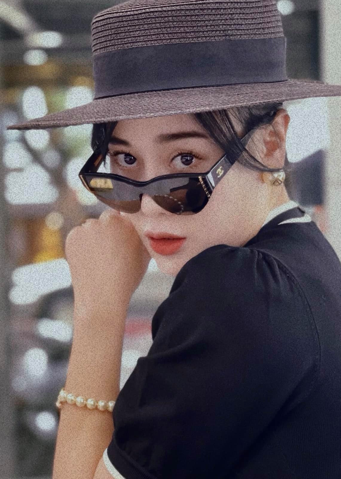 Diễn viên Phương Oanh nhận ra tóc đen vẫn là chân ái của cô.