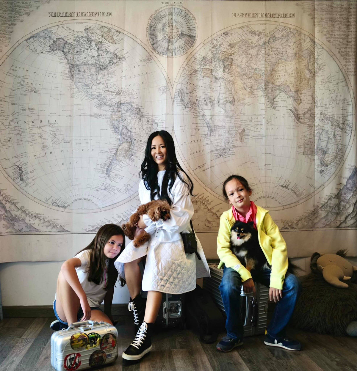 Diva Hồng Nhung cho hai con "ra riêng" mỗi người một phòng.