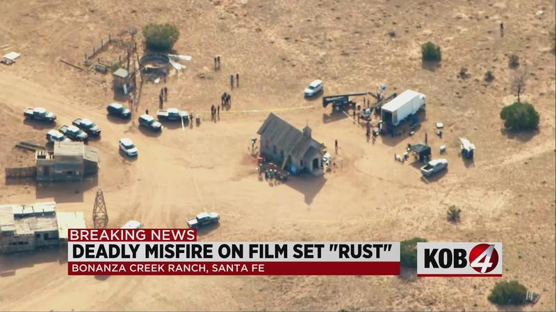 Dien vien Alec Baldwin ban chet quay phim tai phim truong-Hinh-2