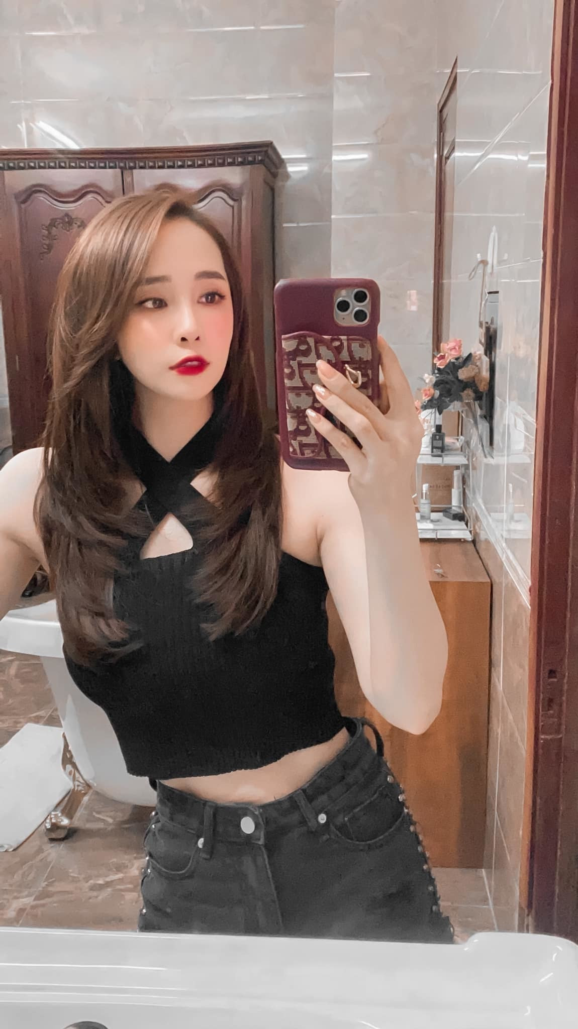 Sao Việt Quỳnh Nga khoe tóc mới đón đông.