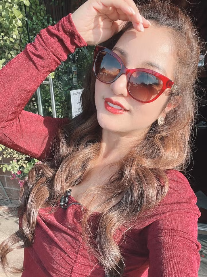 "Hôm nay mặc áo đỏ coi có ai tỏ tình với tôi không", Thúy Nga "thả thính".