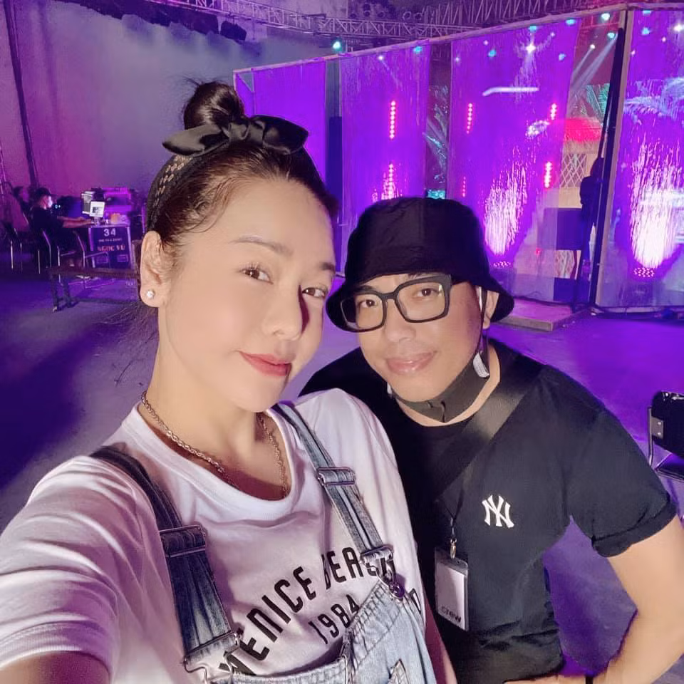 Nhật Kim Anh selfie gửi lời cảm ơn Nguyễn Hồng Thuận.