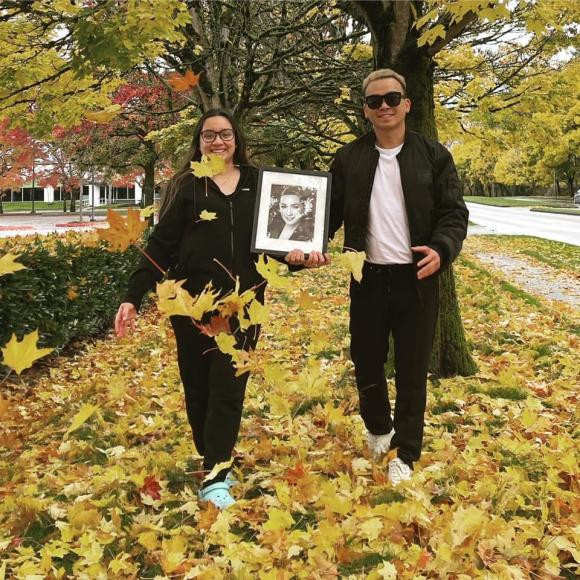 Trước đó, anh họ của Phi Nhung không khỏi xúc động khi nhớ đến người em quá cố. Anh đã tâm sự: "Phi Nhung thích được đi chơi lắm. Seattle lần này đi cũng giống lần trước nhưng thiếu hiện diện của 1 người". Bên cạnh đó, anh còn bộc bạch gia đình mong muốn giữ hình ảnh đẹp của người nghệ sĩ tài hoa trong lòng công chúng, những ồn ào, nghi vấn trong thời điểm hiện tại Wendy Phạm sẽ trực tiếp lên tiếng.