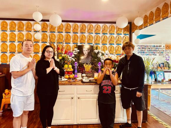 Cả gia đình cùng nhau thực hiện những tâm nguyện, kế hoạch dở dang của cố ca sĩ Phi Nhung. Ca sĩ Phi Nhung mất lúc 12h15 trưa 28/9 tại bệnh viện Chợ Rẫy, TPHCM sau một tháng rưỡi điều trị COVID-19, hưởng dương 51 tuổi. Giọng ca Bông điên điển sinh năm 1970 tại Gia Lai trước khi sang Mỹ định cư, nổi danh với các ca khúc: Bông điên điển, Còn thương rau đắng mọc sau hè, Áo cưới Cà Mau, Chiều lên bản thượng,... Sau nhiều năm thành công ở thị trường hải ngoại, năm 2005, cô về nước ca hát. Bên cạnh sự nghiệp nghệ thuật, nữ ca sĩ còn kinh doanh quán chay và tích cực hoạt động thiện nguyện.