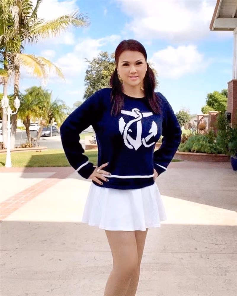 Nhìn Phương Loan chắc ít ai nghĩ cô chỉ kém chồng 1 tuổi.