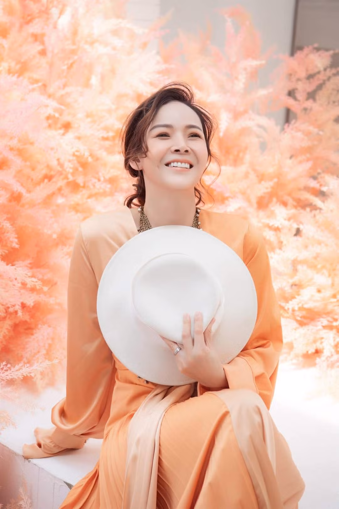 "Đừng chiến thắng người khác bằng tranh cãi. Hãy đánh bại họ bằng nụ cười của bạn", diễn viên Diễm Hương chia sẻ.