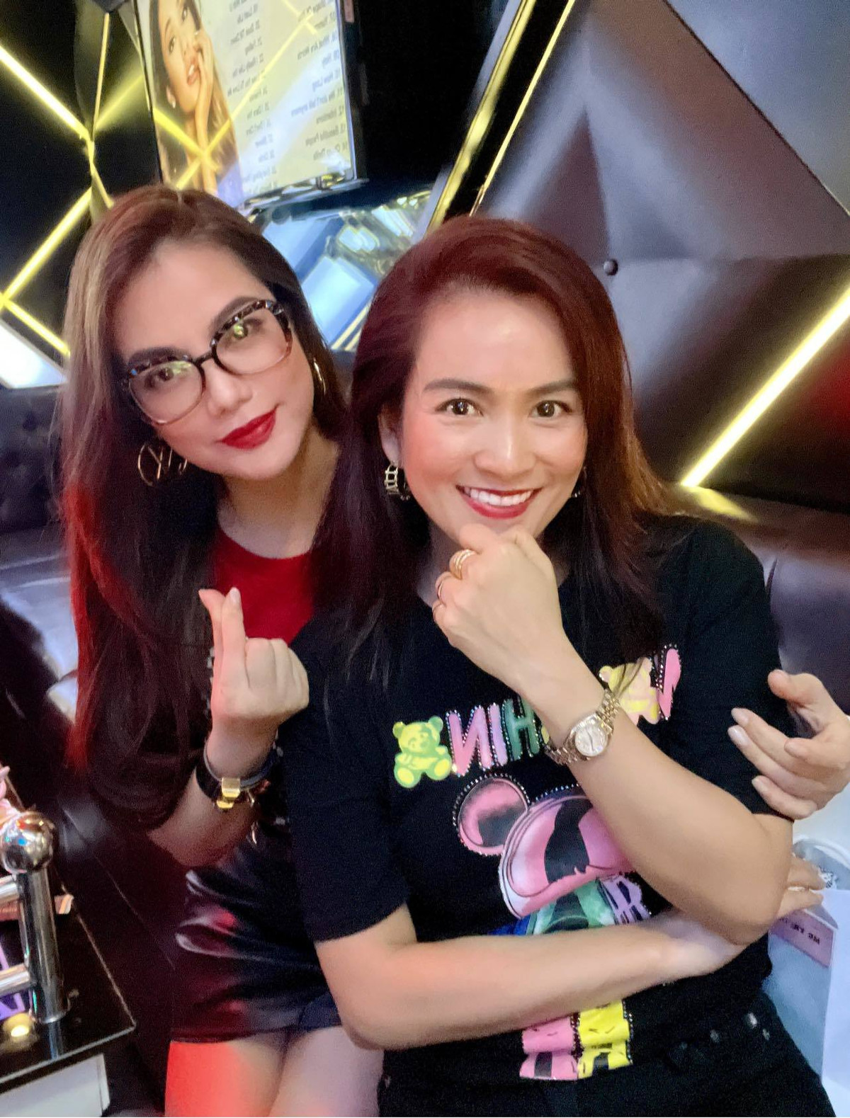 Trương Ngọc Ánh đọ sắc bên bạn thân - vợ diễn viên Bình Minh.