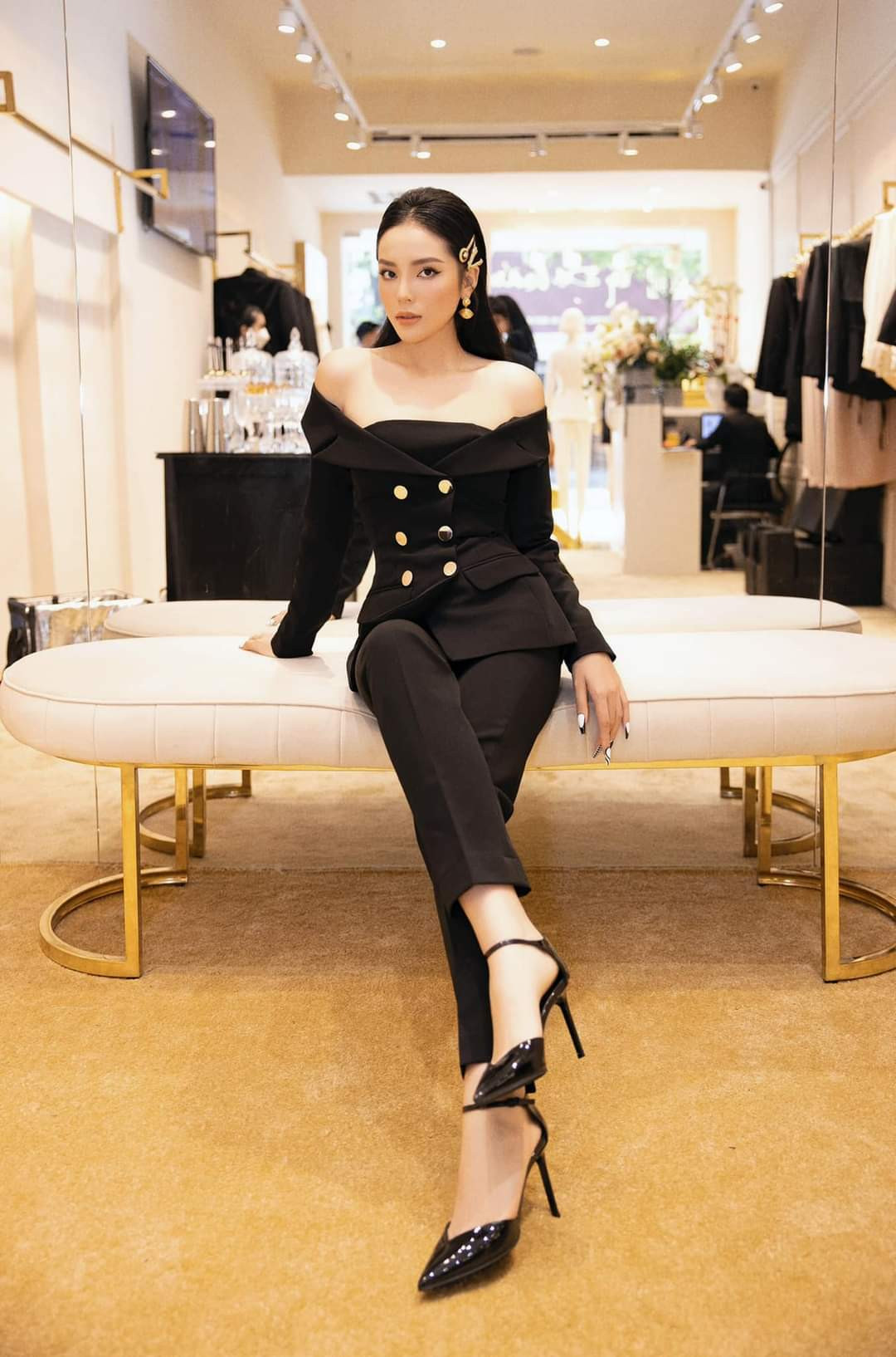 Hoa hậu Kỳ Duyên khoe nước da trắng ngần cùng xương quai xanh đẹp sau giảm cân thành công.