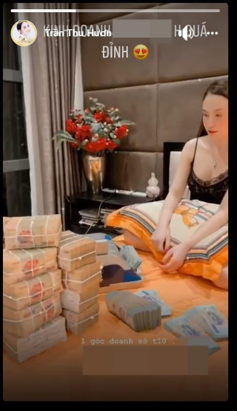 Có thể thấy, vào mùa dịch, nhiều người gặp khó khăn trong việc kinh doanh nhưng Thu Hương vẫn kiếm được rất nhiều tiền.