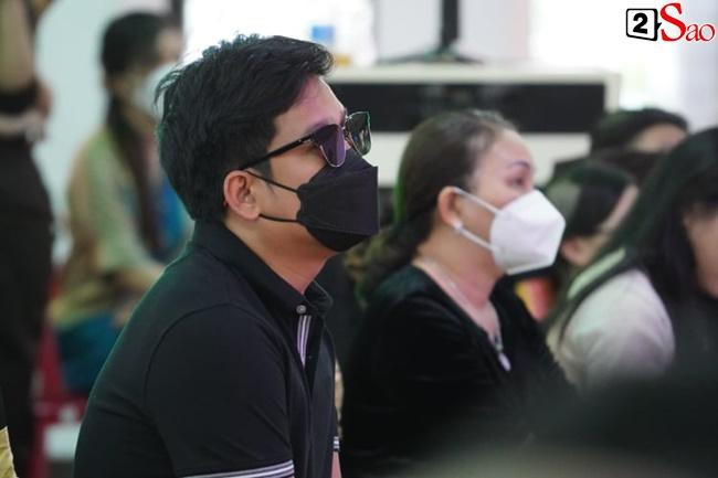 Trường Giang xuất hiện với nét mặt u buồn.