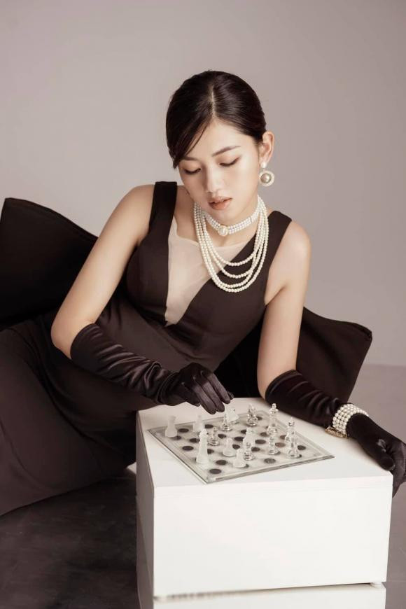 Á hậu Thanh Tú công khai hình ảnh đang mang bầu lần hai.