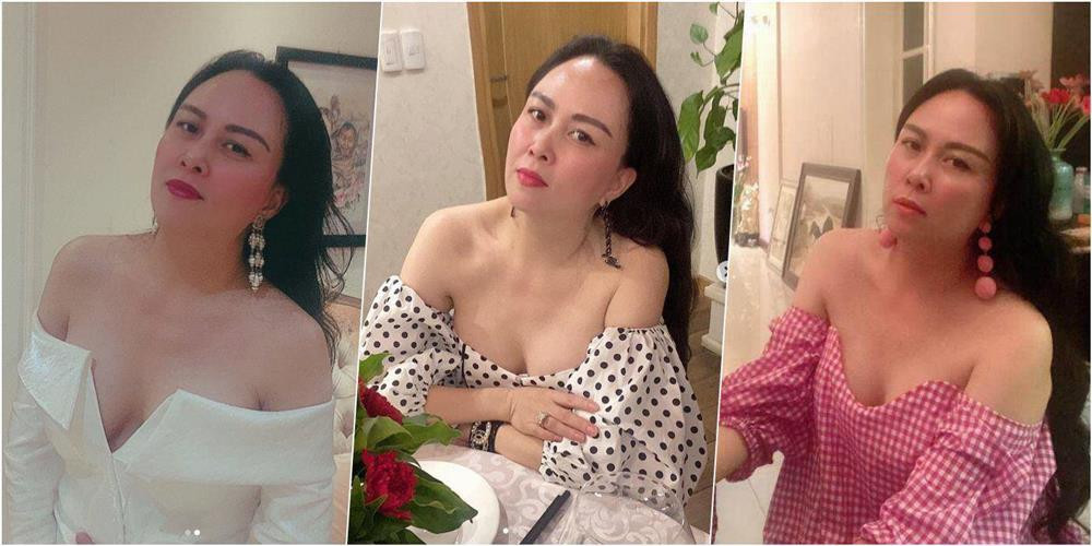 Cô sắm đủ các mẫu váy áo trễ nải từ thu sang hè, đa sắc màu và chất liệu. Nhiều lần cô bị nhận xét "cưa sừng làm nghé". Khi ưu ái những items này, Phượng Chanel khoe vòng 1 lấp ló. Nhưng phải thừa nhận ở tuổi U50, bà mẹ đông con vẫn rất chăm chút hình thể giữ được vòng 1 bốc lửa.