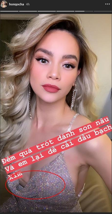 Dù cô đã cố gắng chọn áo ngực tiệp màu da nhưng vẫn không qua nổi mắt các thánh soi.