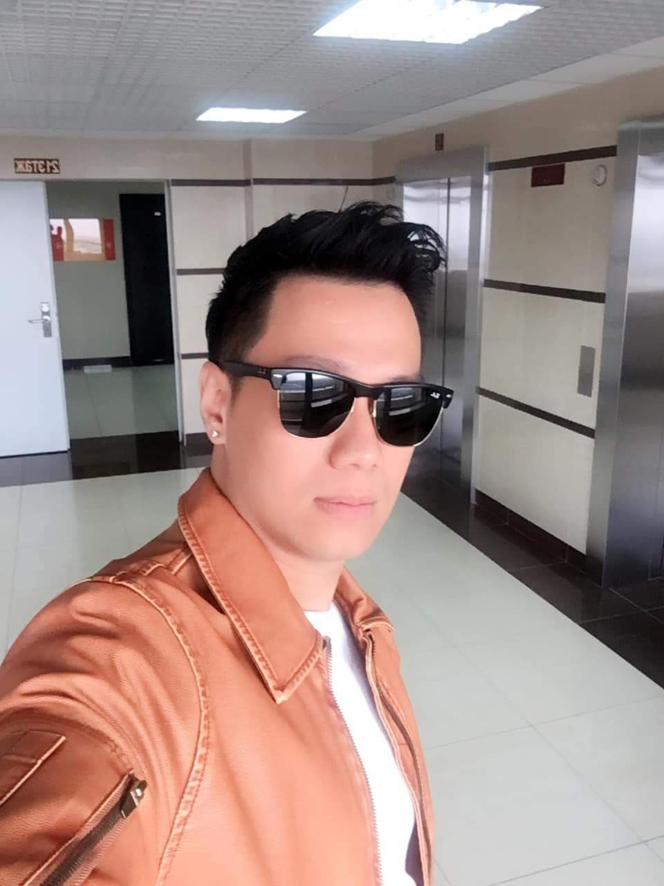 Diễn viên Việt Anh tỏ ra rất...ngầu.