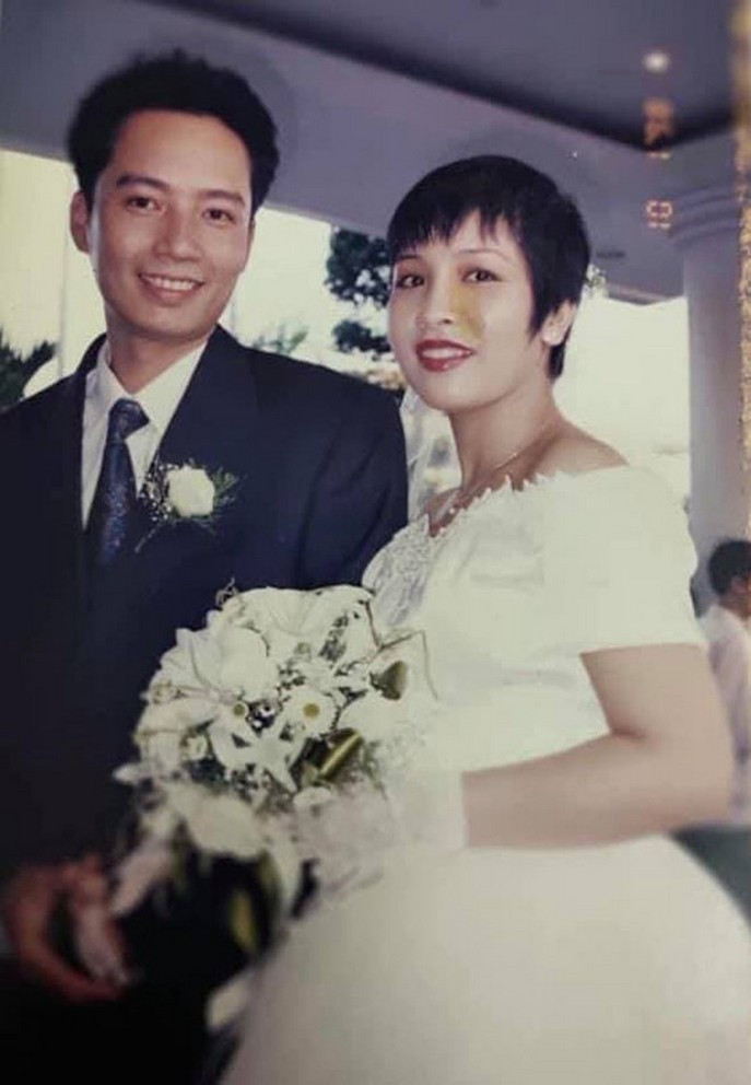 Tin sao Việt 15/12: Diva Mỹ Linh cùng nhạc sĩ Anh Quân tái hiện khoảnh khắc hôn lễ.