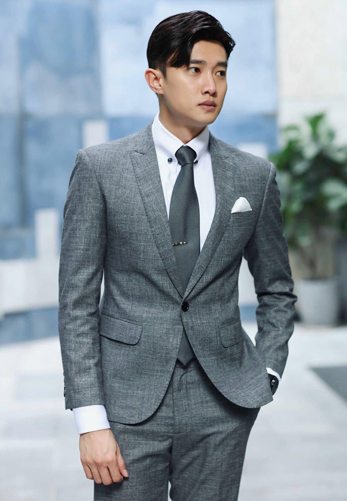 Sao Việt Quốc Trường diện vest điển trai trong ngày trở lại phim trường.