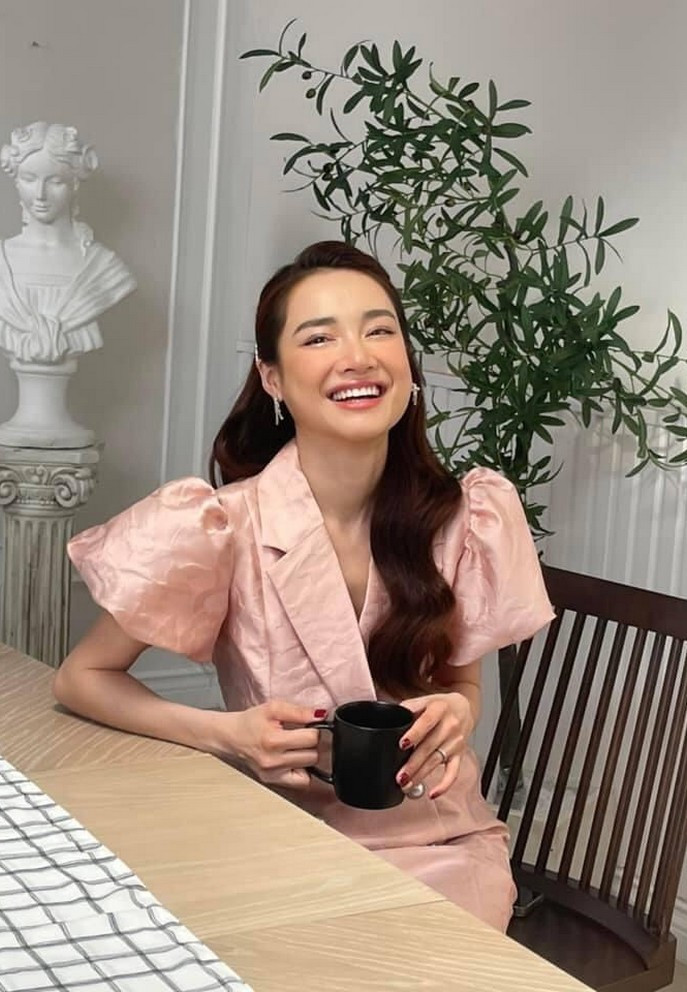 Nhã Phương thông báo trở lại công việc sau thời gian nghỉ ngơi.