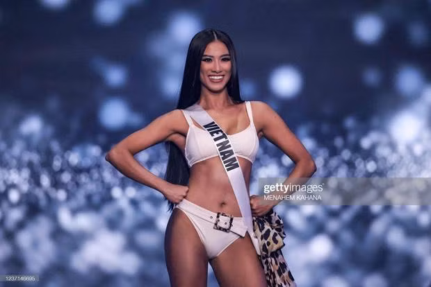 Trước đó vào sáng ngày 13/12, sau gần 1 tháng tranh tài tại Israel, Chung kết Miss Universe 2021 đã chính thức diễn ra với màn đọ sắc của hơn 70 người đẹp đến từ khắp nơi trên toàn thế giới.