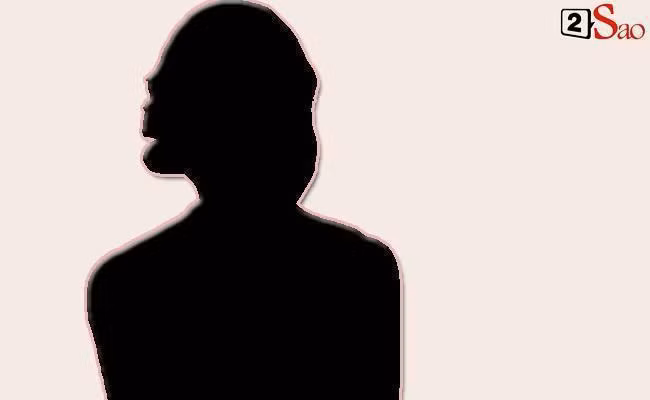 Sau phát ngôn của nữ CEO, Trang Trần đã thực hiện cuộc livestream với mẹ con Hồ Văn Cường. Trước câu hỏi "có ủy quyền hay nhờ nữ đại gia đòi tiền giùm không" từ Trang Trần, Hồ Văn Cường không có phát ngôn nào, mẹ đẻ chỉ nói một hai câu phủ nhận. Hành động im lặng của Hồ Văn Cường khiến Trang Trần bức xúc, chửi mắng giọng ca trẻ "vong ơn bội nghĩa", "con nít quỷ".