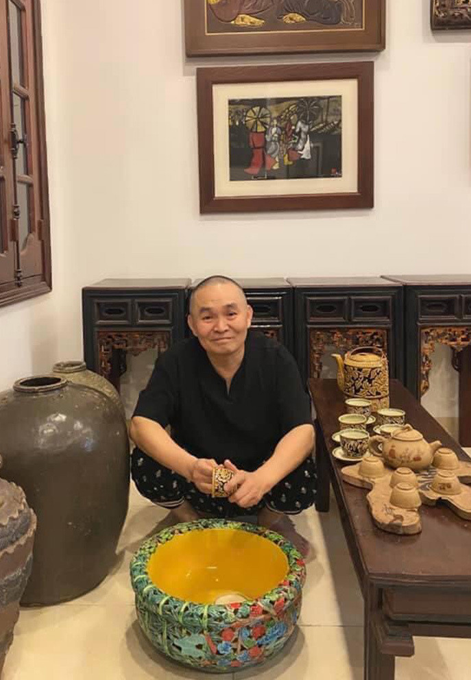 Tin sao Việt 7/12: Danh hài Xuân Hinh gây cười khi chia sẻ ảnh tự tay vệ sinh các món đồ cổ trong nhà.