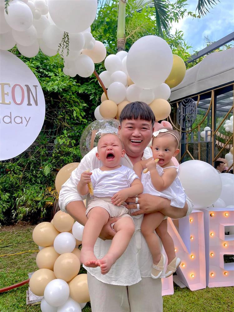 Leon chiếm spotlight với khoảnh khắc khóc nức nở.