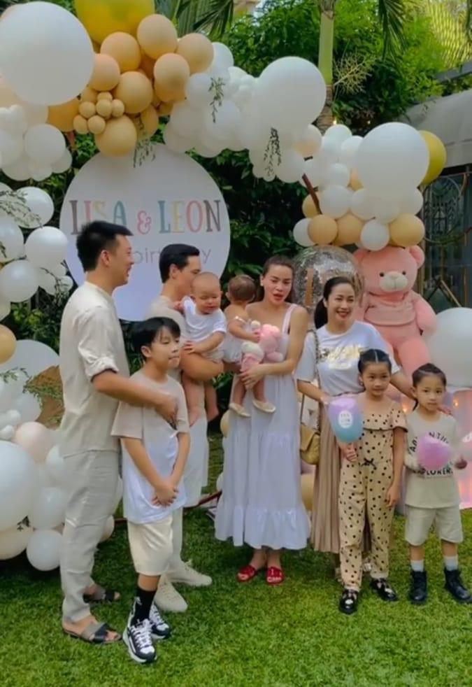 Gia đình Ốc Thanh Vân cũng có mặt đầy đủ tại bữa tiệc.